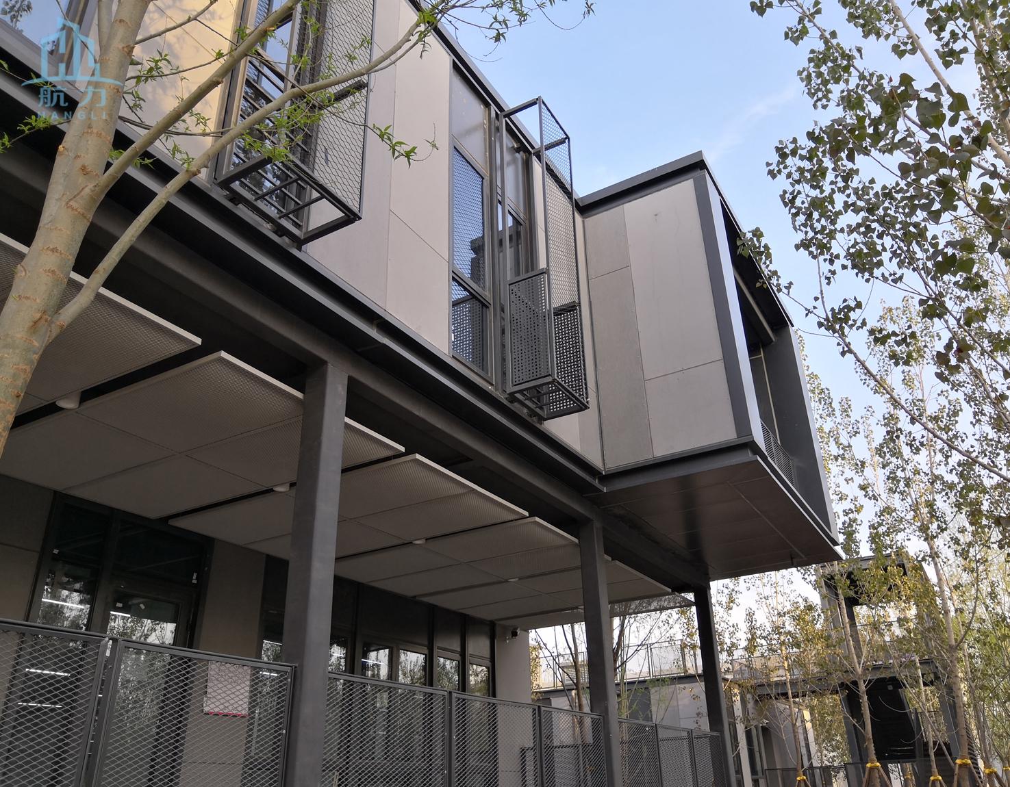 航力建材-建筑免拆模板應(yīng)用案例，纖維水泥板施工案例，硅酸鈣板天花板解決方案，穿孔吸音板安裝貼圖